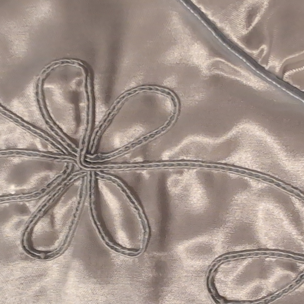 Elegant White Satin Nightgown - Picture 9 of 11